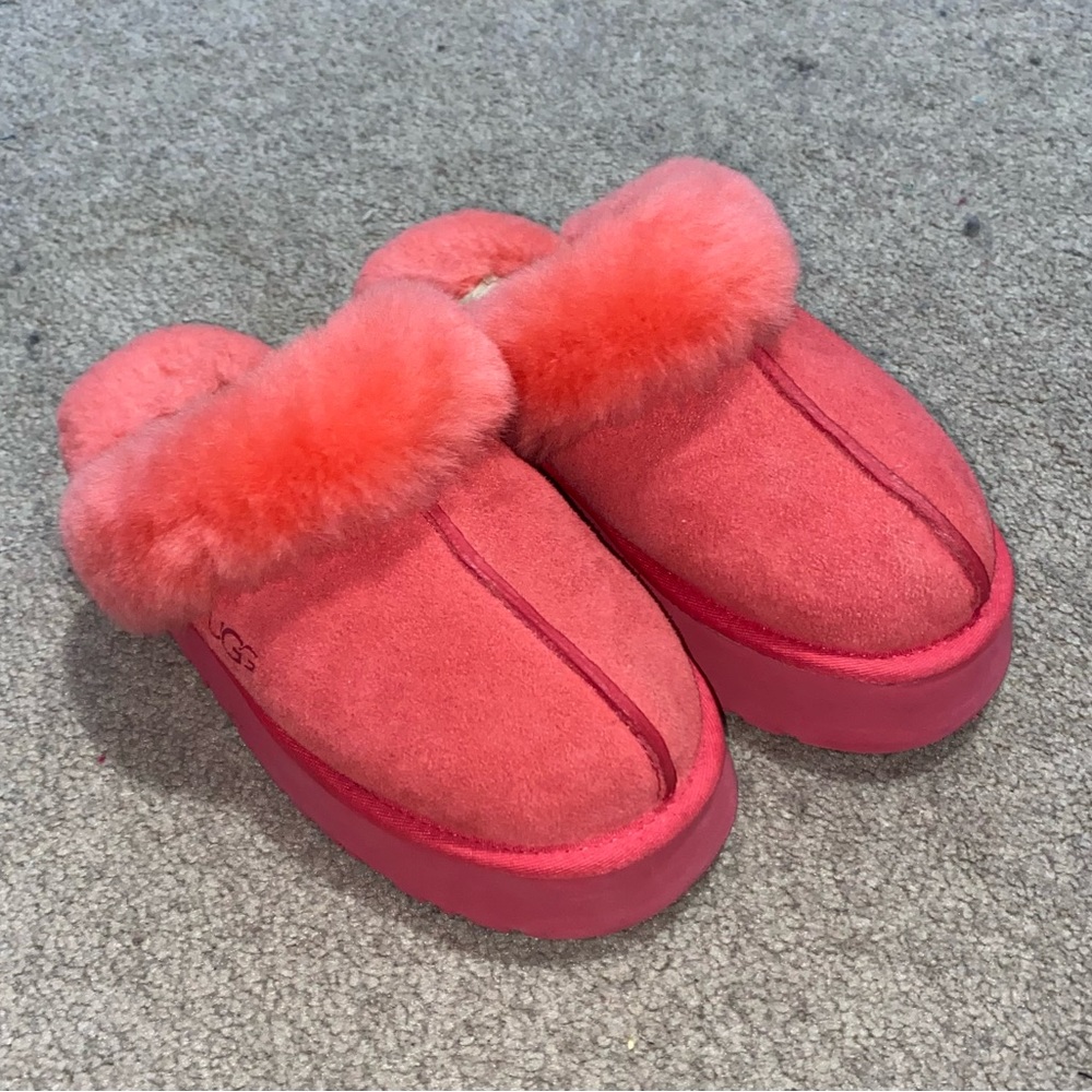 Pink Glow Ugg slippers - Picture 1 of 4